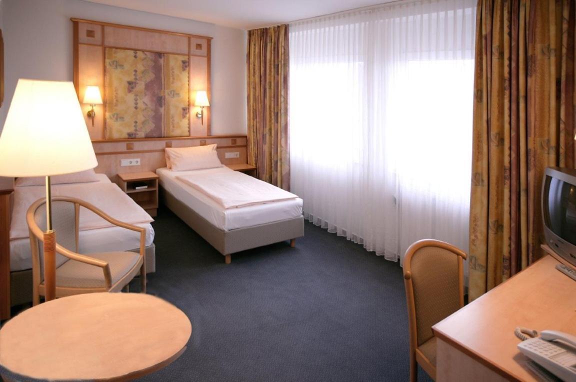Hotel Wetterau - Self-Check-In Wölfersheim Esterno foto