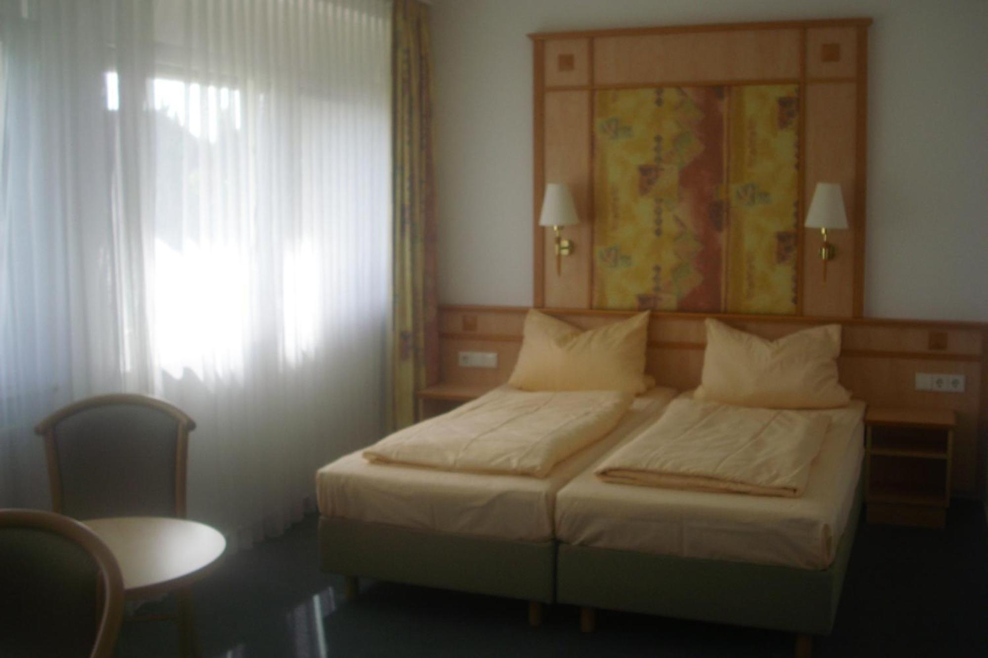 Hotel Wetterau - Self-Check-In Wölfersheim Esterno foto