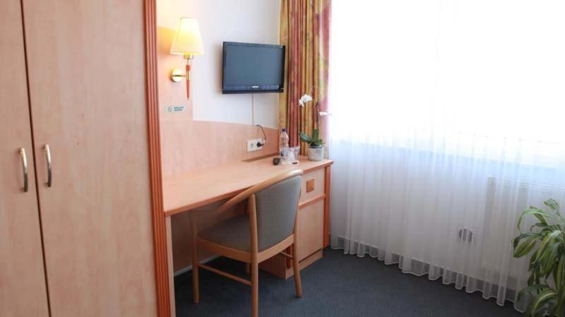 Hotel Wetterau - Self-Check-In Wölfersheim Esterno foto