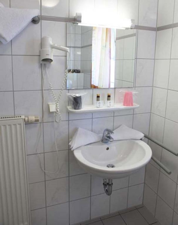 Hotel Wetterau - Self-Check-In Wölfersheim Esterno foto