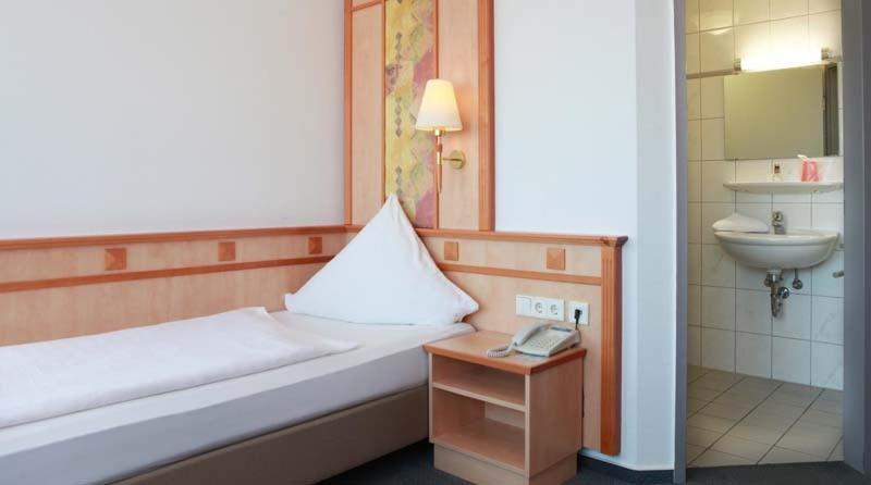 Hotel Wetterau - Self-Check-In Wölfersheim Esterno foto